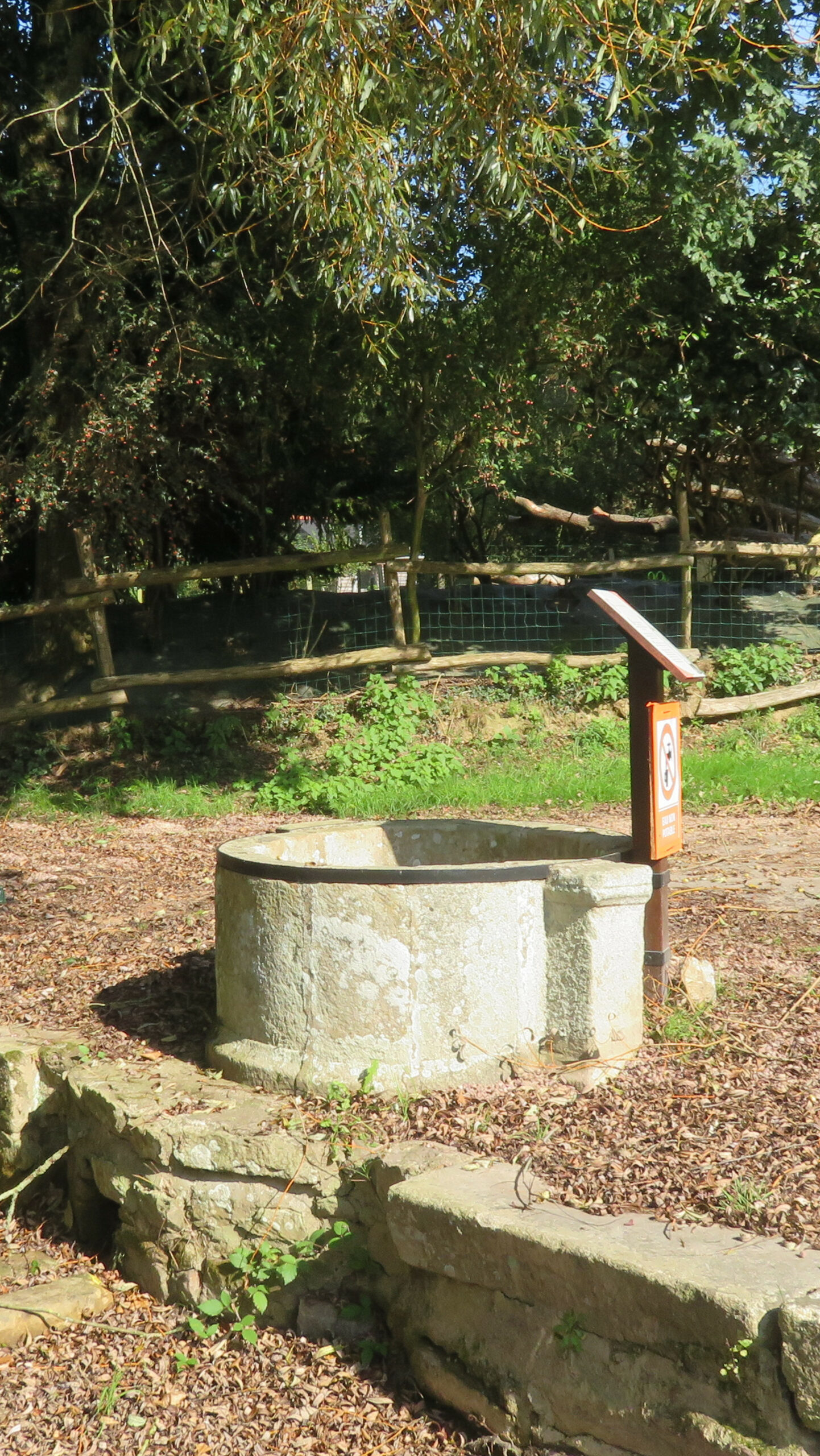 La fontaine Saint-Méen à Saint-Méen-le-Grand, octobre 2024